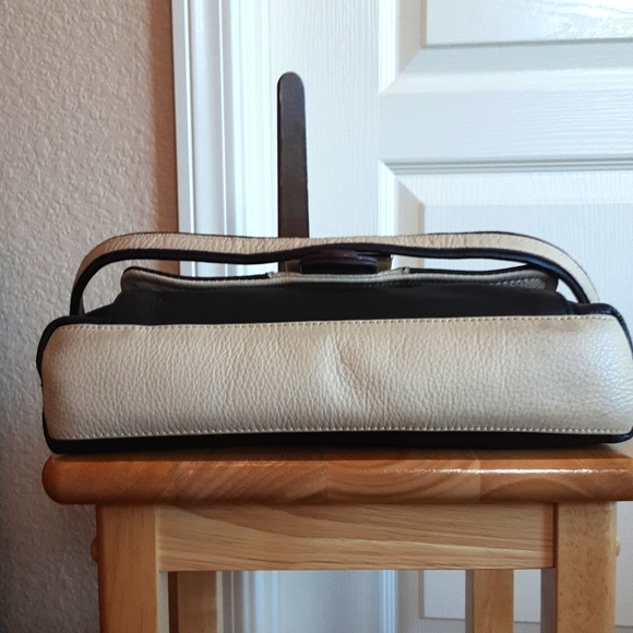 Isaac Mizrahi Leather Shoulder/Crossbody Bag - Picture 5 of 8